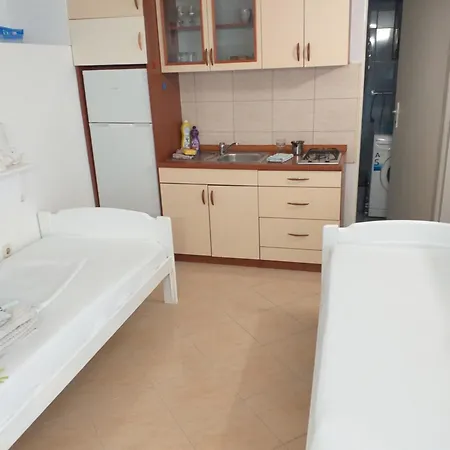 アパート Mirela ザダル